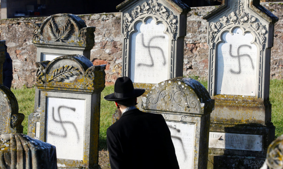 Išniekinti žydų kapai Prancūzijoje