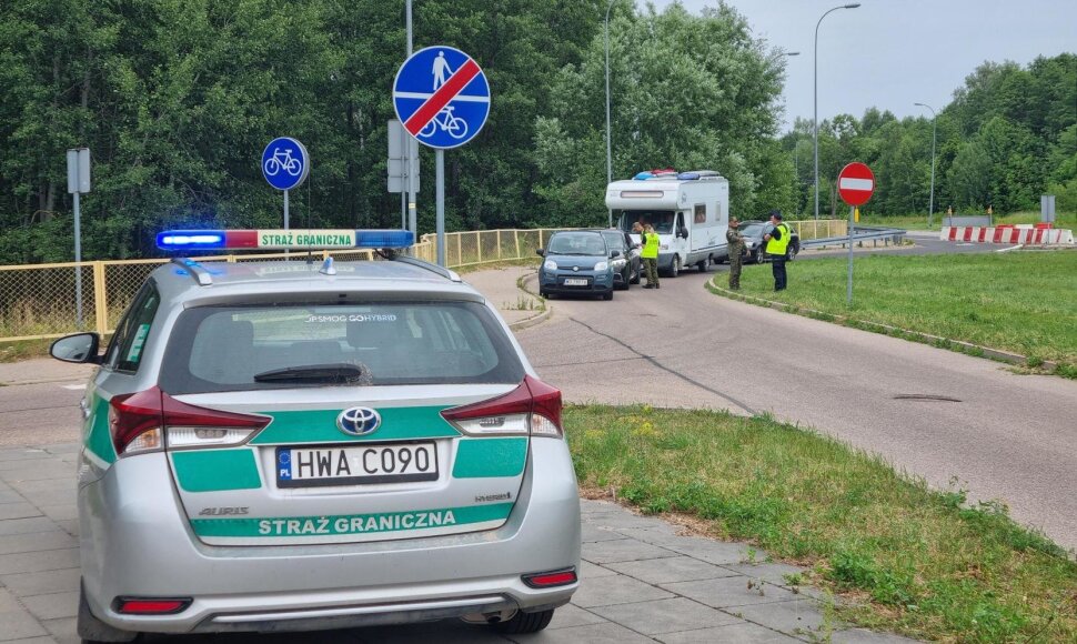 Lenkija atstatė sienos su Lietuva kontrolę