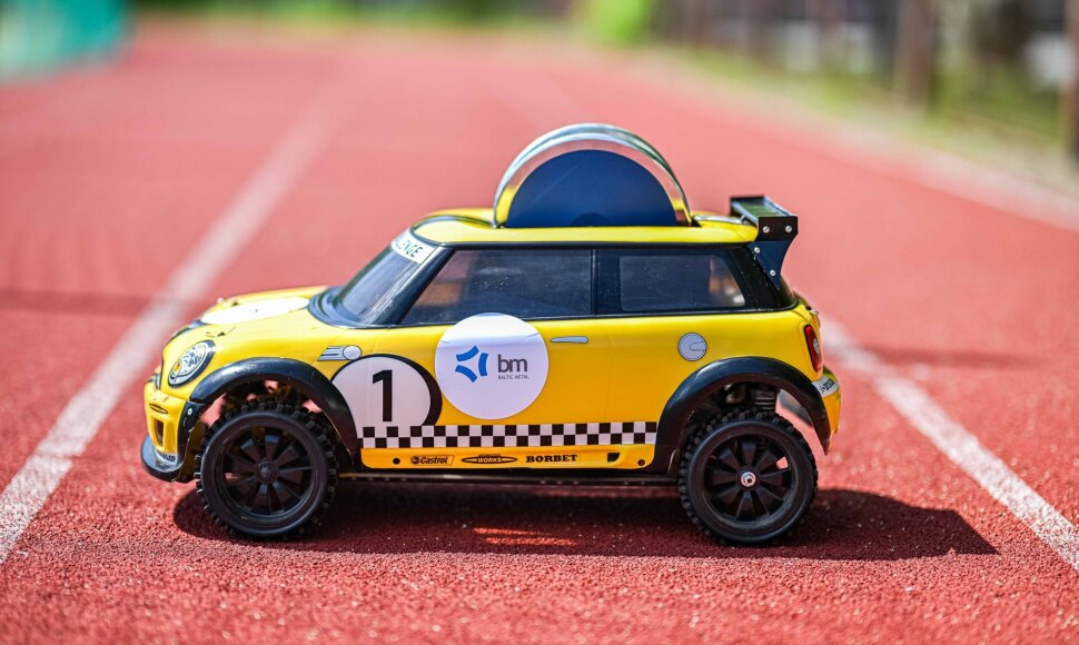 Radijo bangomis valdomas automobilis