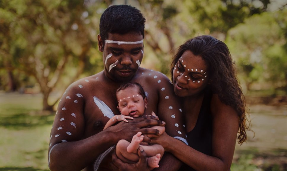 Australijos aborigenų vaikų ir besilaukiančiųjų fotosesija