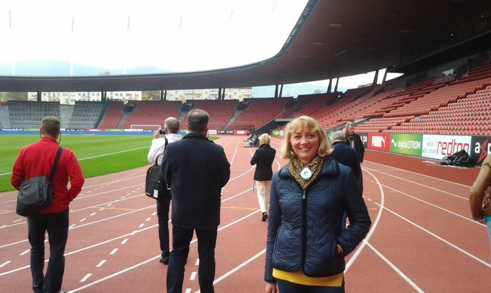 LLAF generalinė sekretorė Nijolė Medvedeva Ciurich stadione