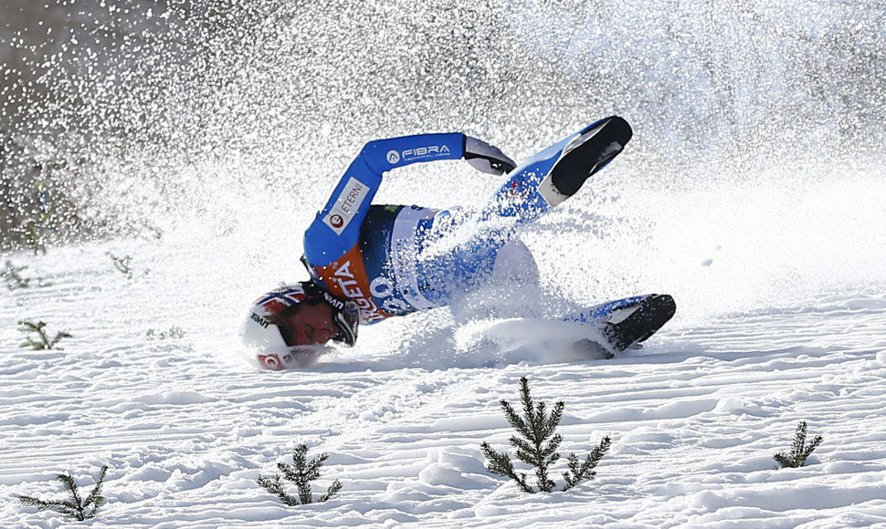 Danielis Andre Tande šiurpiai krito per šuolių nuo tramplino varžybas Slovėnijoje.