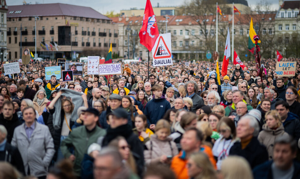Vilniaus Katedros aik&scaron;tėje surengta protesto akcija &bdquo;&Scaron;alin rankas nuo laisvo žodžio&ldquo;