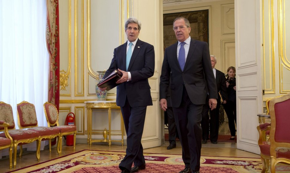 JAV sekretorius Johnas Kerry ir Rusijos užsienio reikalų ministras Sergejus Lavrovas