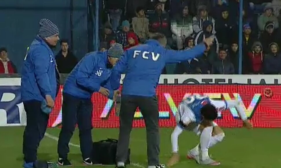 gheorghe-hagi-viitorul-coach-has-argued-his-player-who-was-wasting-the-time