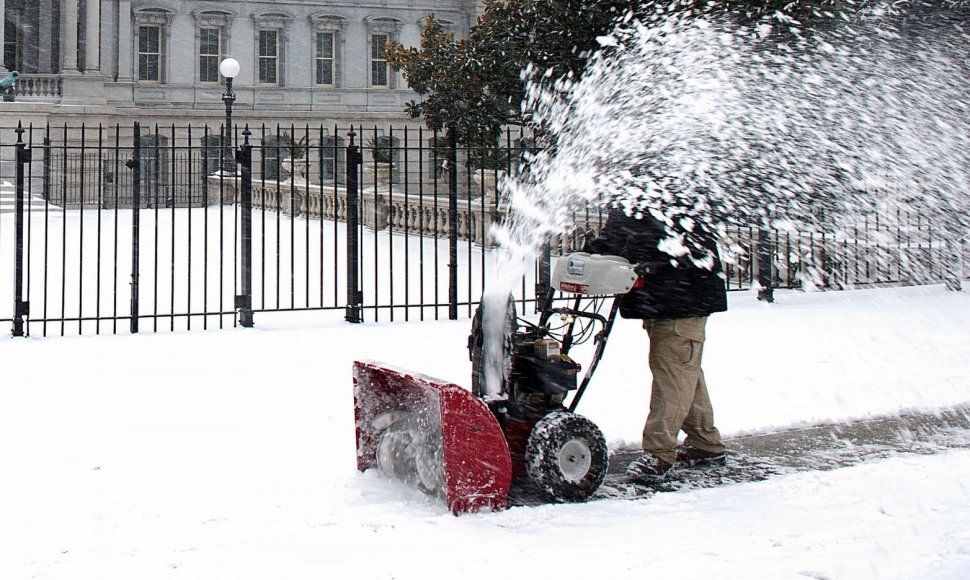 Vašingtone valomas sniegas