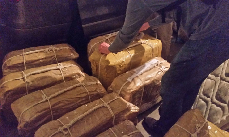 Rusijos ambasadoje Argentinoje rasti lagaminai su kokainu