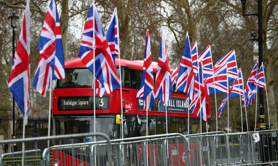 Klampus „Brexit“ procesas tęsiasi