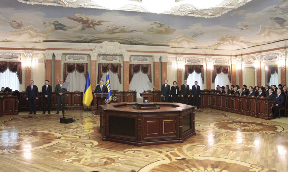 Prisiekia naujo Ukrainos antikorupcinio teismo teisėjai
