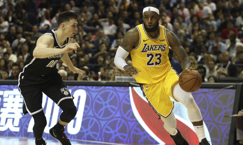 „Nets“ pranoko „Lakers“ ekipą NBA ikisezoninėse rungtynėse Kinijoje.