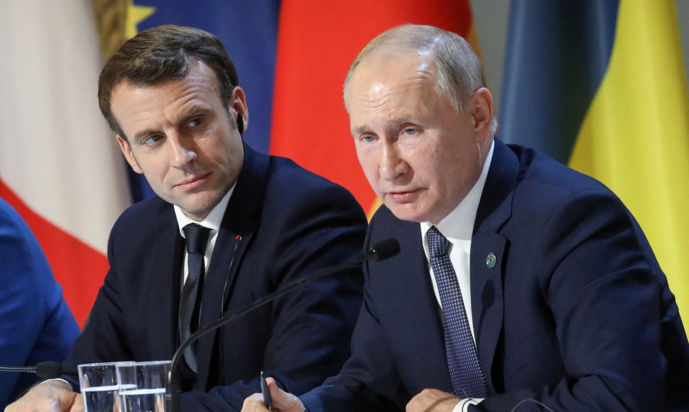 Prancūzijos prezidentas Emmanuelis Macronas ir Rusijos lyderis Vladimiras Putinas