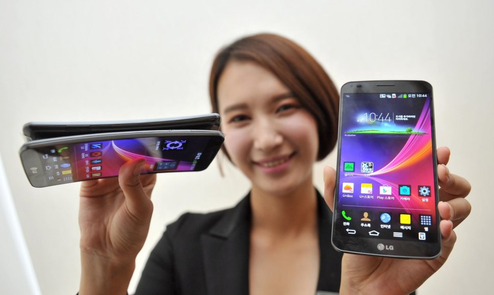 LG „G Flex“ išmanieji telefonai