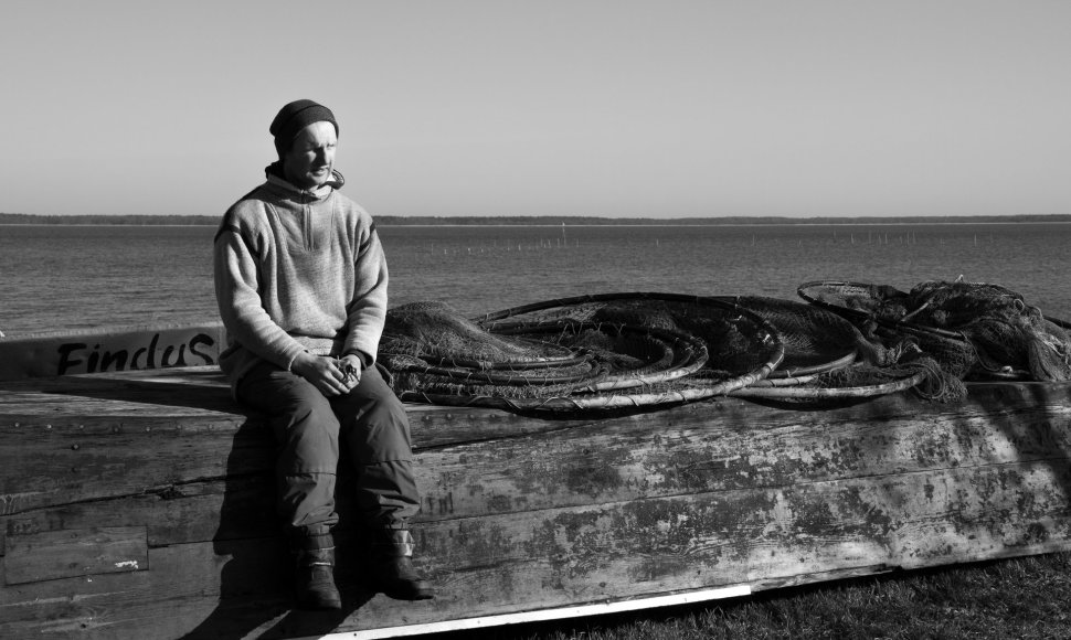 Karolis Tamulis yra Juodkrantės žvejas, žvejybos amato išmokęs iš savo senelio