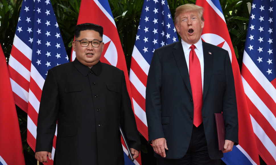 D.Trumpo ir Kim Jong Uno susitikimo emocingos akimirkos