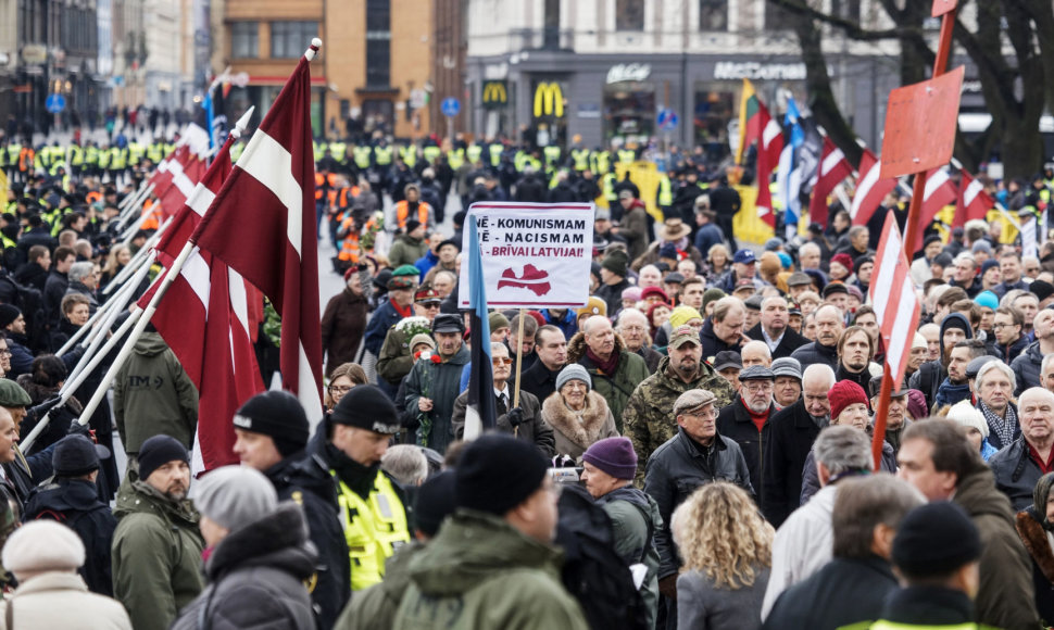 Rygoje latvių SS legionierių atminimo eitynėse dalyvavo per 1 000 žmonių