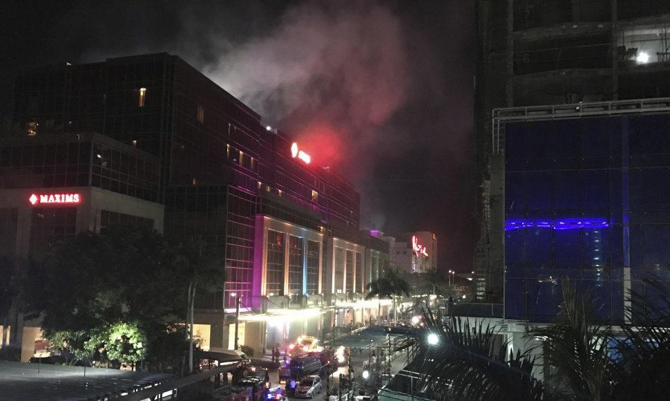 Dūmai iš pramogų centro Maniloje