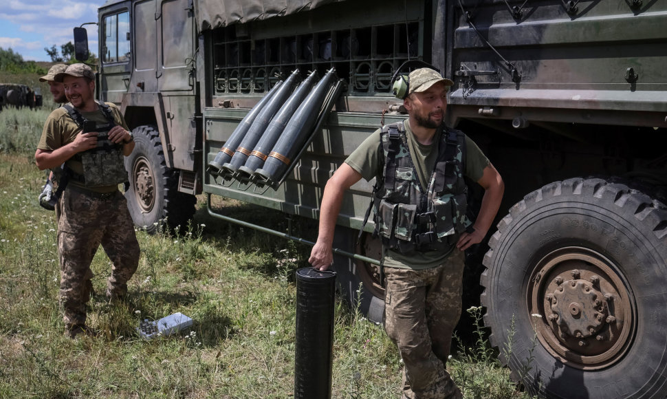 Ukrainos kariai netoli fronto linijos