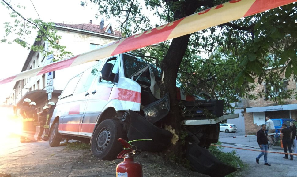 Kauno klinikinės ligoninės automobilio avarija