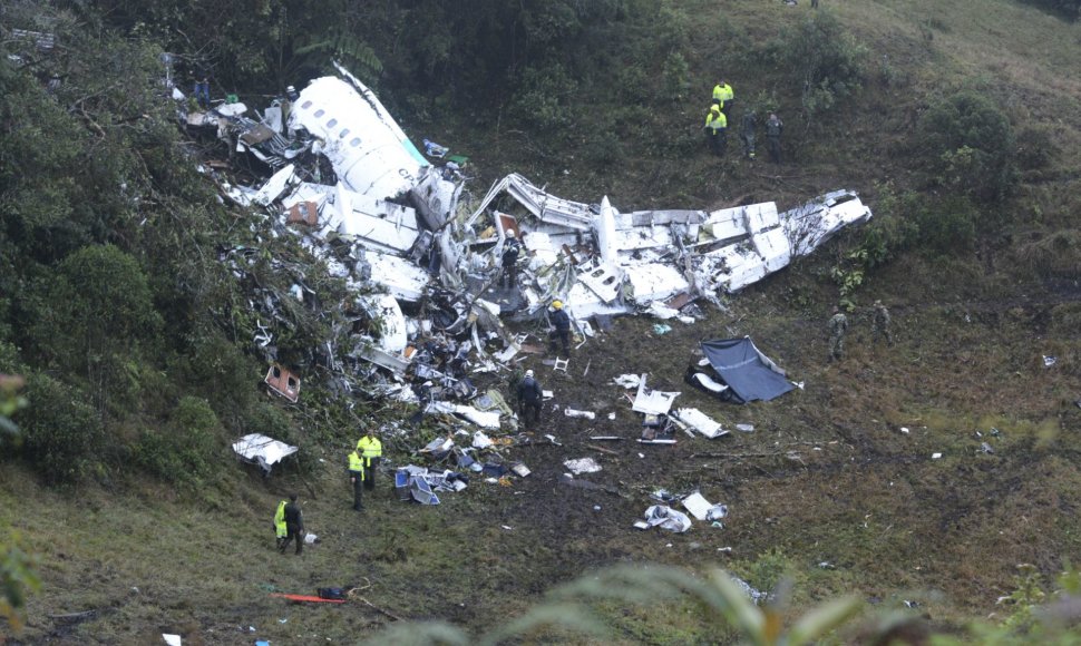 Kolumbijoje sudužo keleivinis lėktuvas