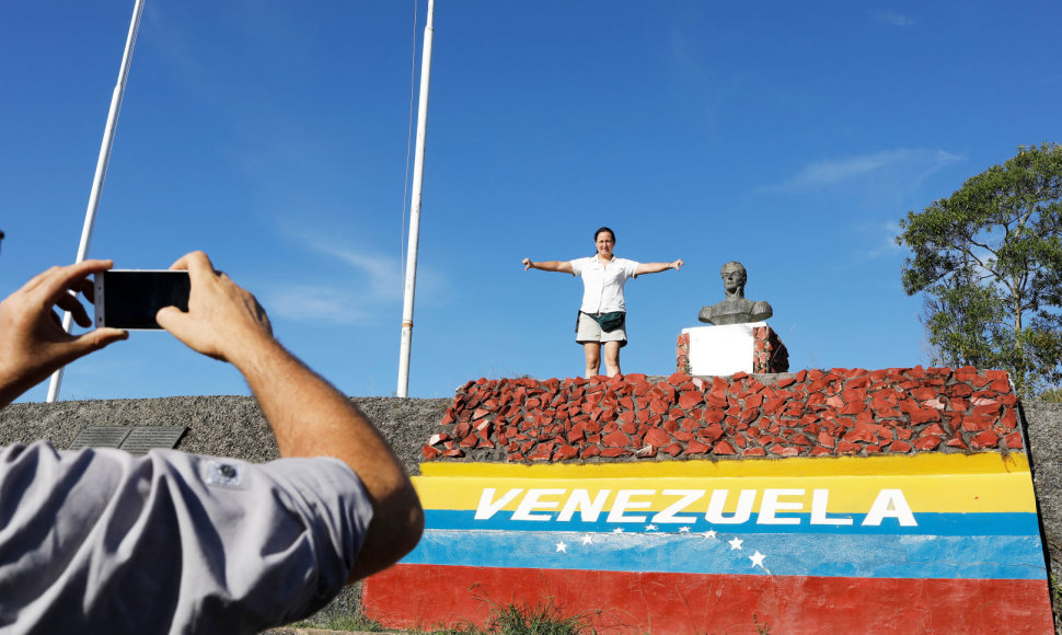 Nuo skurdo savo šalyje bėgantys venesueliečiai Brazilijoje