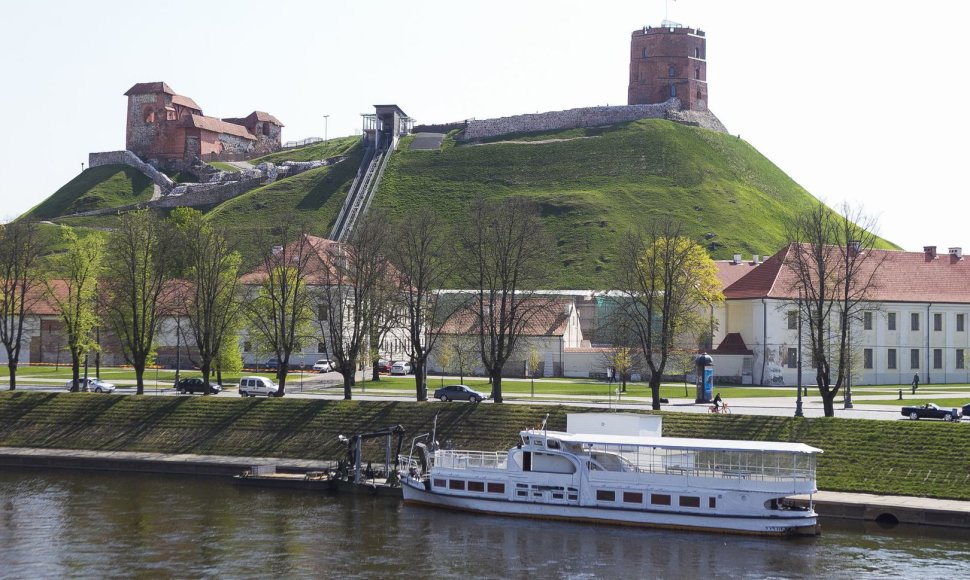 Mobilioji prieplauka ir laivas „Ryga“ pradeda vasaros sezoną.