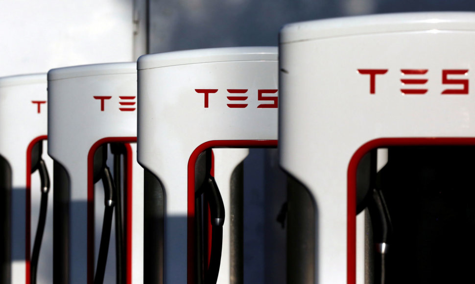 „Tesla“ greitojo įkrovimo stotelės „Supercharger“