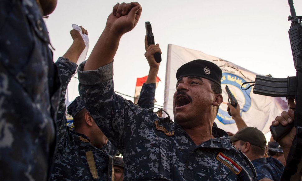 Irako kariai švenčia Mosulo išlaisvinimą