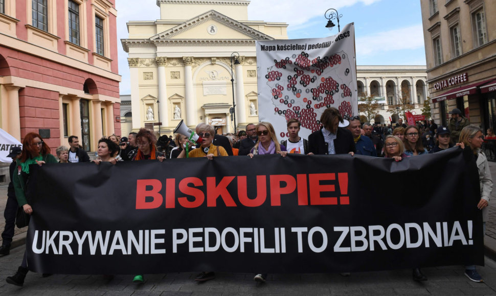 Protestas prieš dangstomus Lenkijos katalikų dvasininkų lytinius nusikaltimus