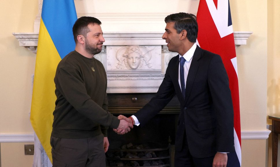 Ukrainos lyderis Volodymyras Zelenskis ir JK premjeras Rishi Sunakas