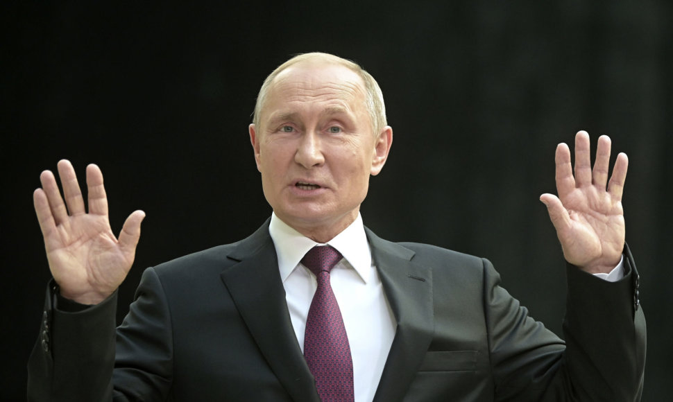 V.Putinas eilinį kartą atsakinėjo į rusų klausimus
