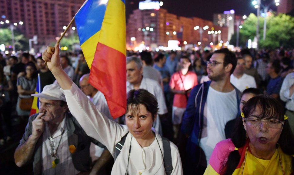 Rumunai protestuoja prieš socialdemokratų inicijuojamas teisingumo sistemos reformas
