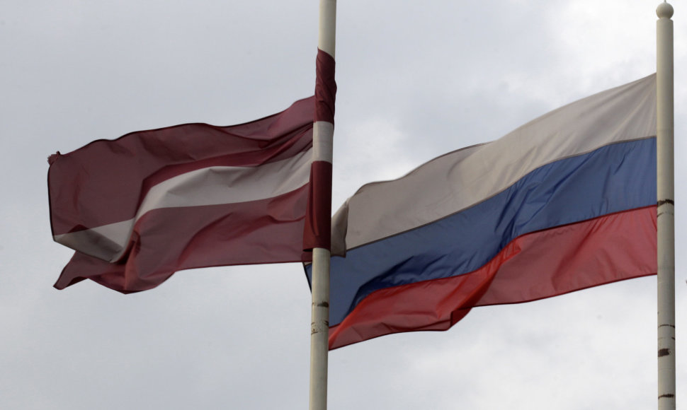 Latvijos ir Rusijos vėliavos
