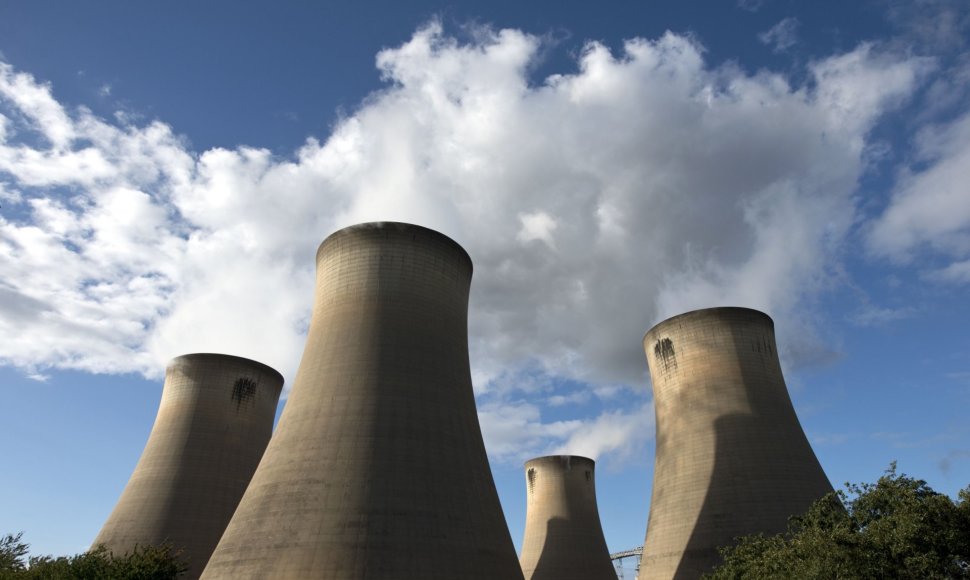 Anglies dioksido emisijos virš anglimi kūrenamos elektrinės Anglijoje