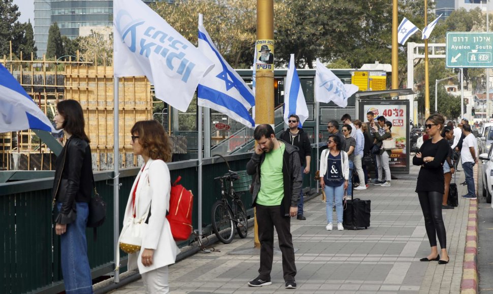 Izraelis dviem tylos minutėmis paminėjo Holokausto aukas