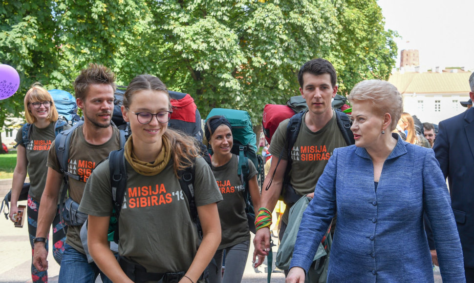 Misijos dalyviai sekmadienio popietę vyko į Prezidentūrą, kur šalies vadovė Dalia Grybauskaitė pakvietė juos pietų.
