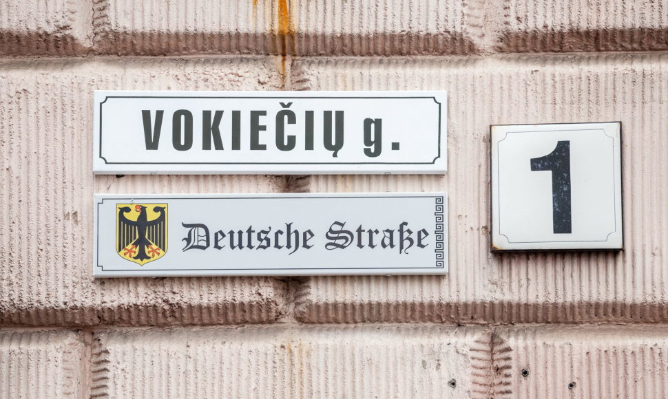 Vokietijos vienybės dieną Vilnius Vokiečių gatvę papuošė užrašu – „Deutsche Straße“