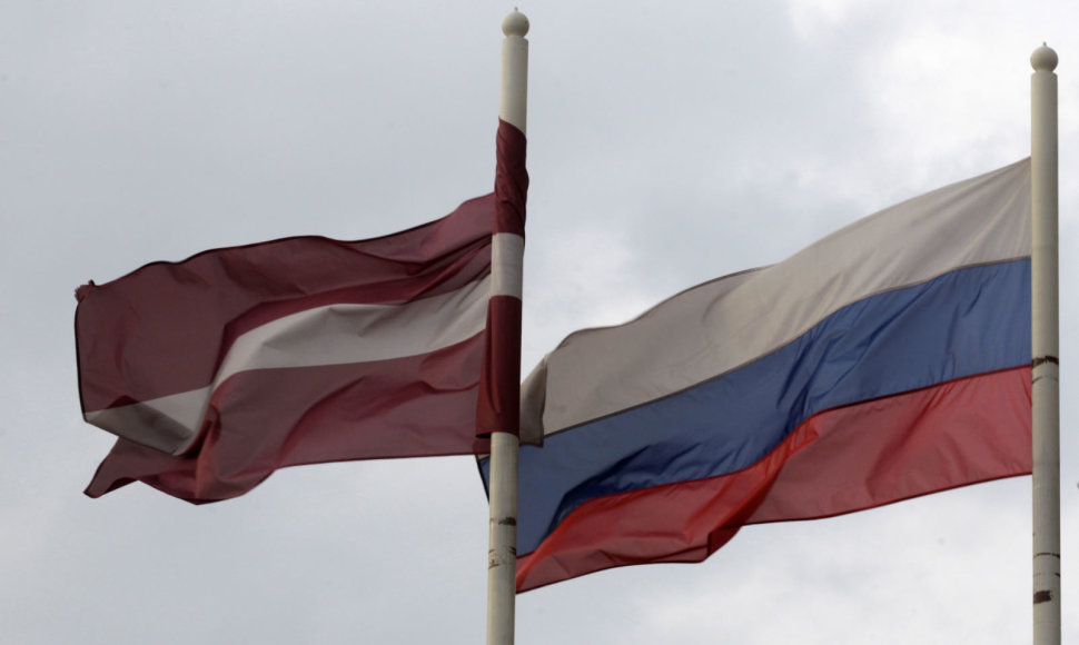 Latvijos ir Rusijos vėliavos