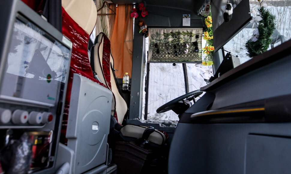 Biržų rajone nuo kelio nuslydo maršrutinis autobusas