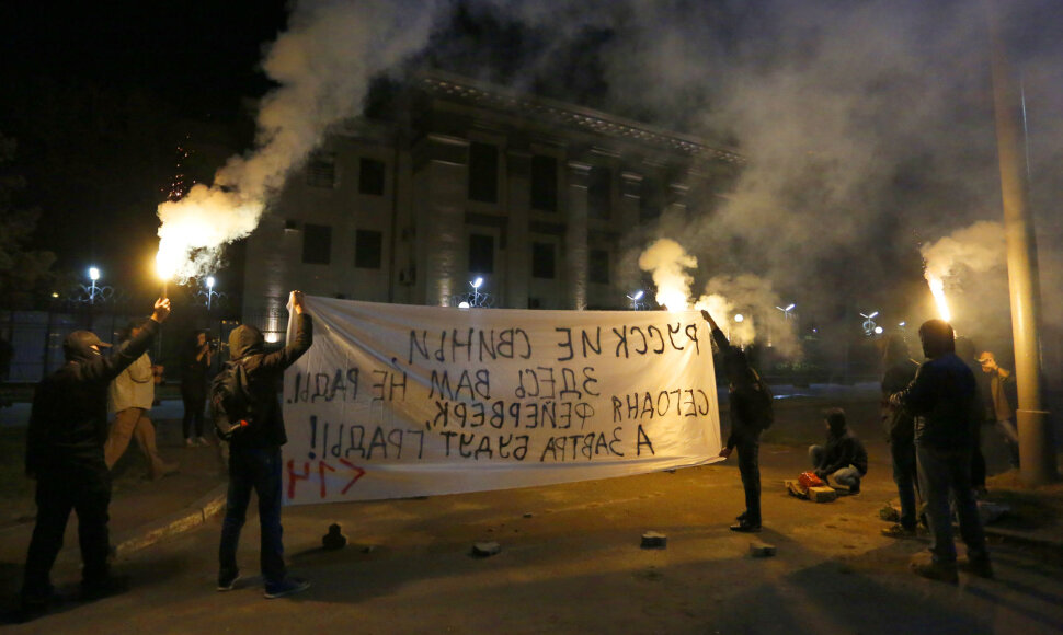 Prie Rusijos ambasados Kijeve