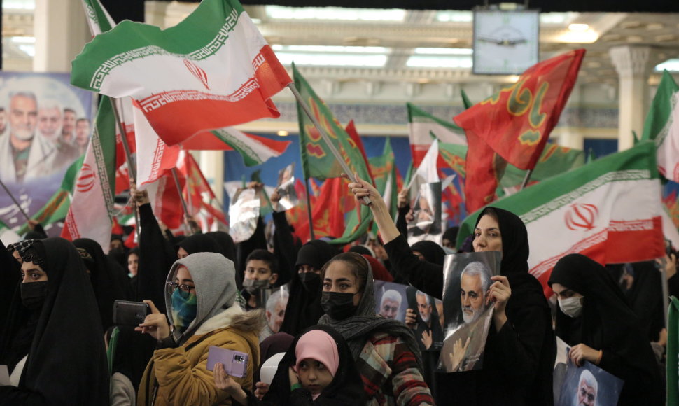Iraniečiai mini Revoliucinės gvardijos generolo Qassemo Soleimani mirties metines