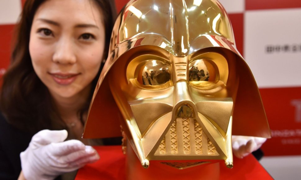 Už 1,4 mln. dolerių parduodama auksinė Darto Veiderio kaukė