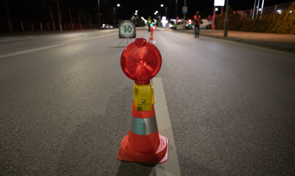 Policijos užkardos įvažiuojant į Kauną