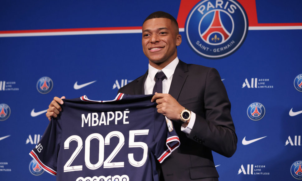 Kylianas Mbappe žais Paryžiuje iki 2025 metų