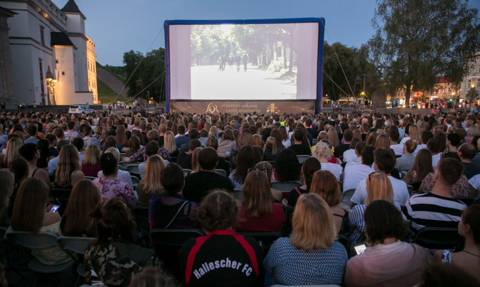 „Kino po žvaigždėmis“ atidarymo akimirka