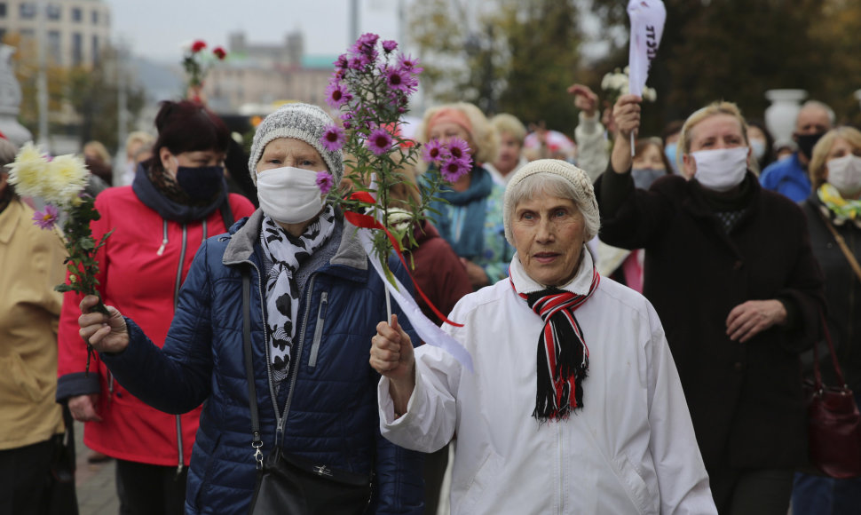 Minske protestuojančios pensininkės