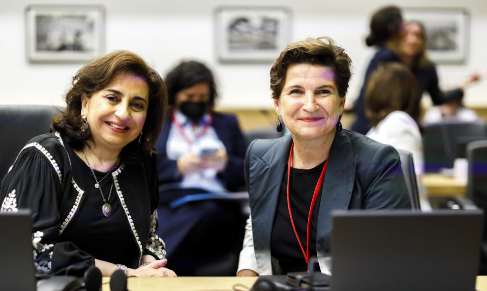 JT moterų teisių komiteto vykdomoji direktorė Sima Sami Bahous ir iniciatyvinės grupės pirmininkė Lilianne Ploumen