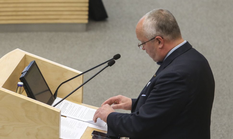 Juozas Olekas atsakinėja į Seimo narių klausimus