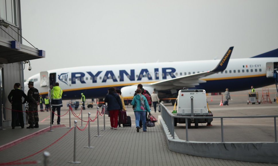 „Ryanair“ pradėjo skraidinti į Londoną iš Palangos