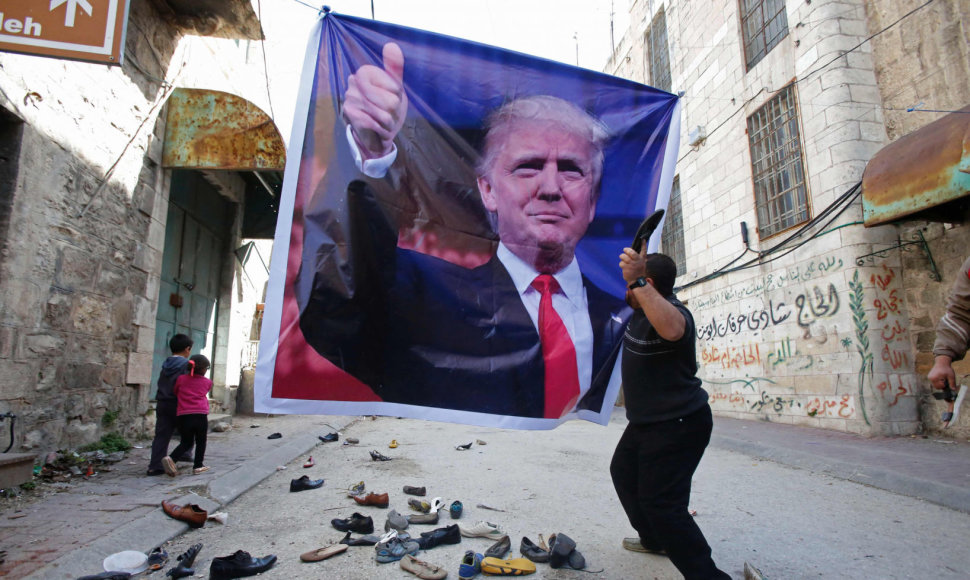 Palestiniečiai protestuoja prieš D.Trumpo veiksmus