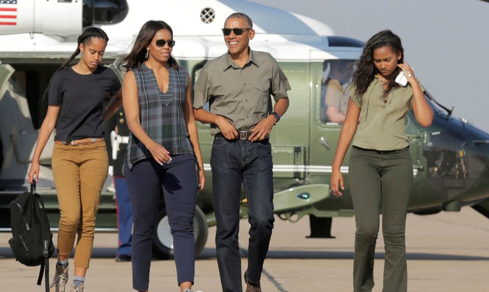 Barackas ir Michelle Obamos su dukromis Sasha ir Malia